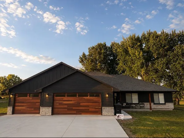 48148 Isaak Ln, Big Stone City, SD 57216