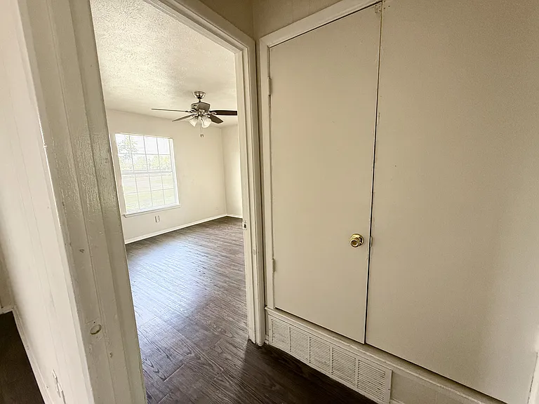 3525 Country Club Rd — Photo 5