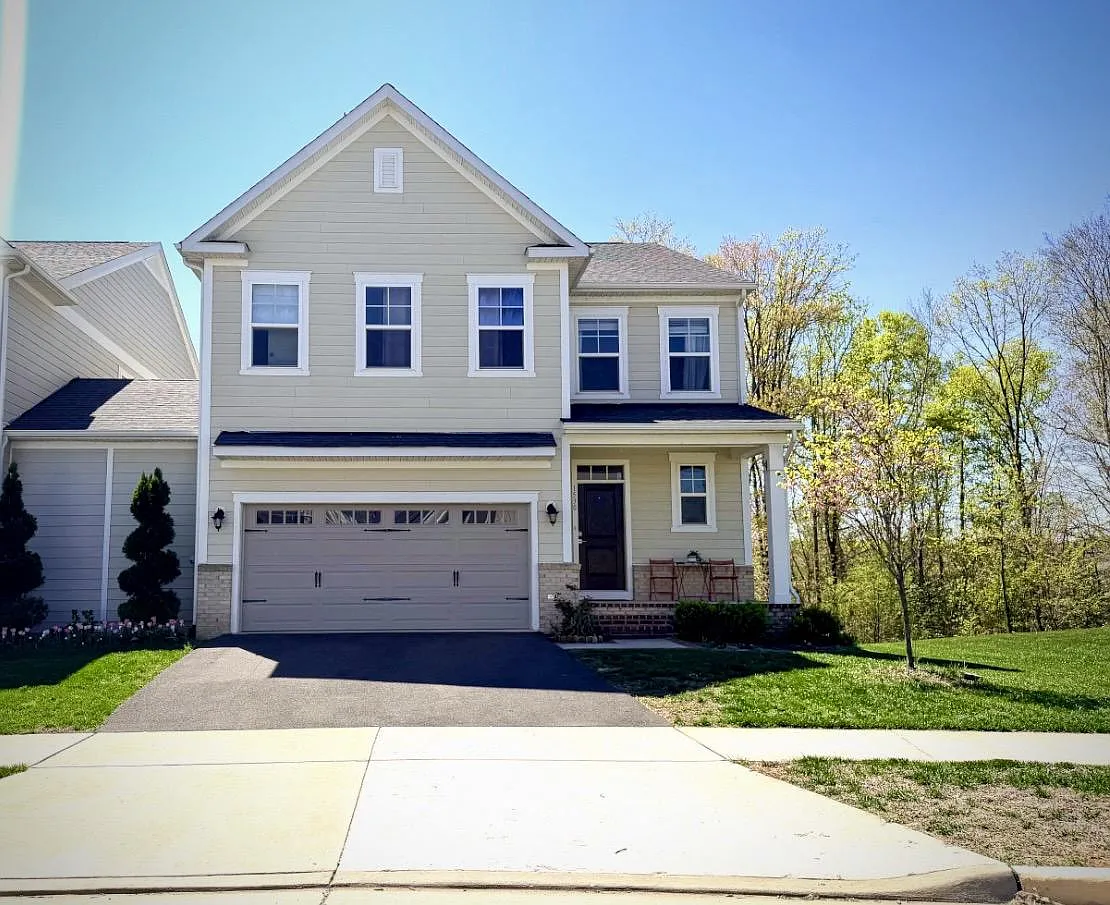 4 bed, 2.5 bath, 2656 sqft, $3,600 — Photo 1