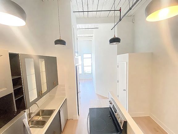 5th image of 25 Jay St #511