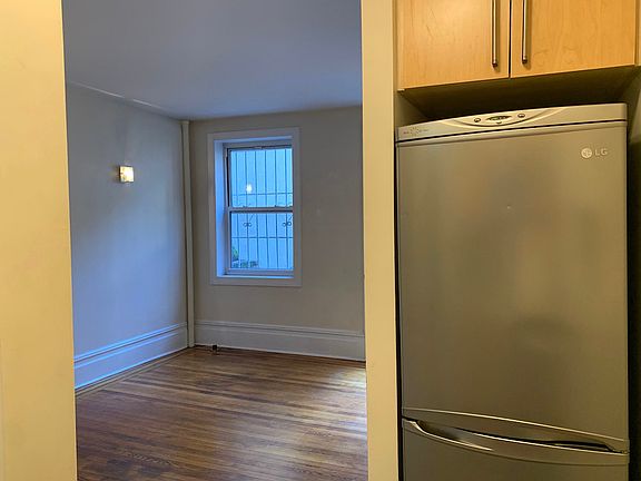 5th image of 51 Greenwich Ave #2A
