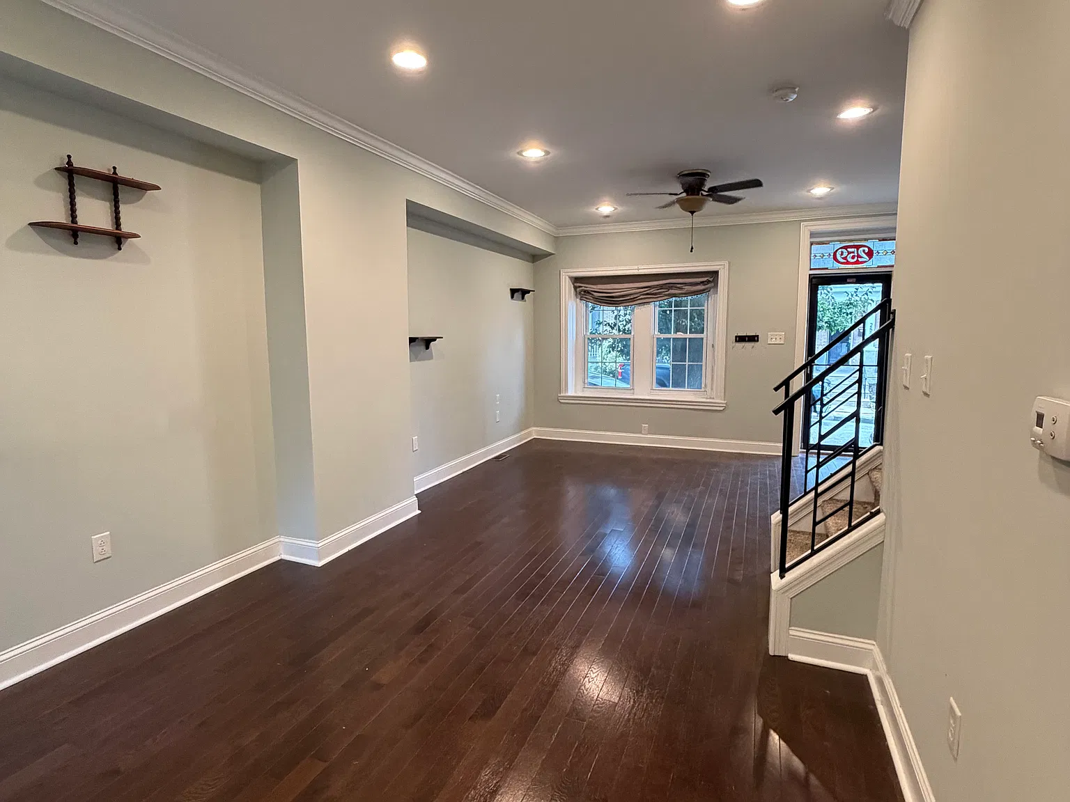 3 bed, 1.5 bath, 1086 sqft, $2,600 — Photo 3