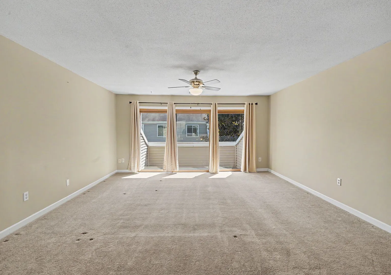 203 Nassau Drive (condo) — Photo 3