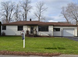 31 W Crest Dr, Rochester, NY 14606