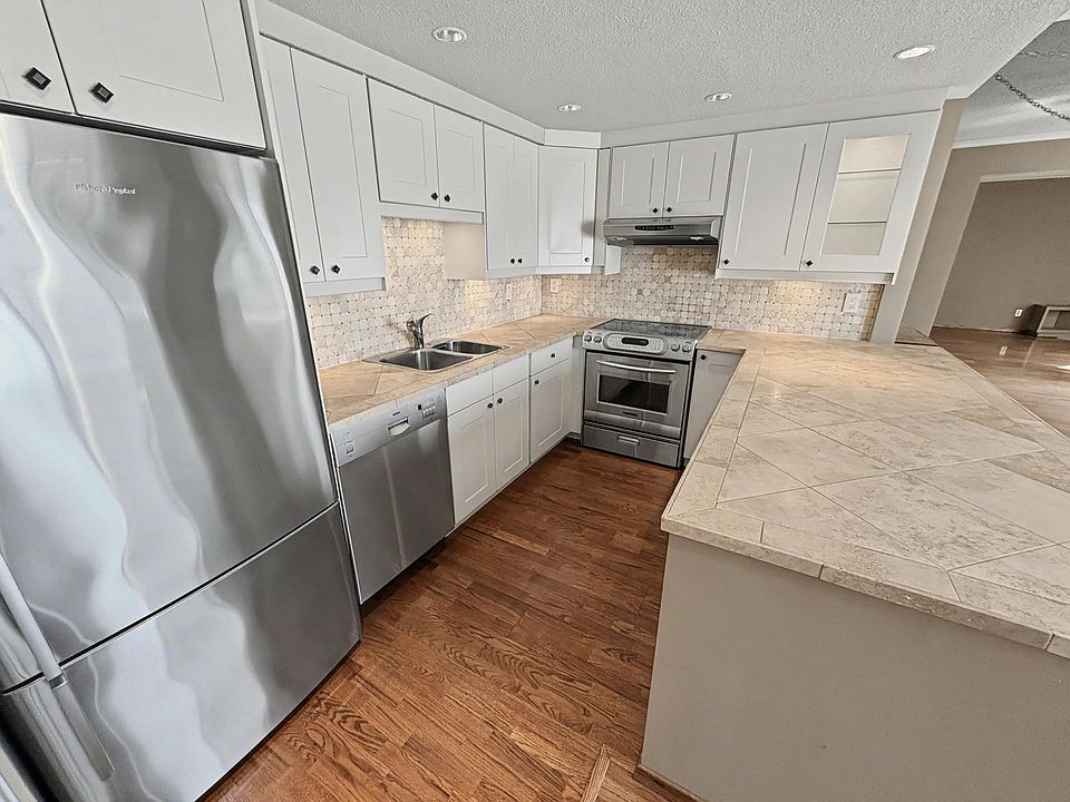 1st image of 5733 Cambie St #1544685