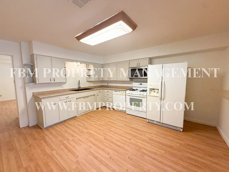 1005 S Carlton St — Photo 7
