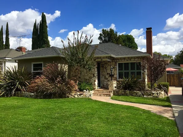 320 N Beachwood Dr, Burbank, CA 91506