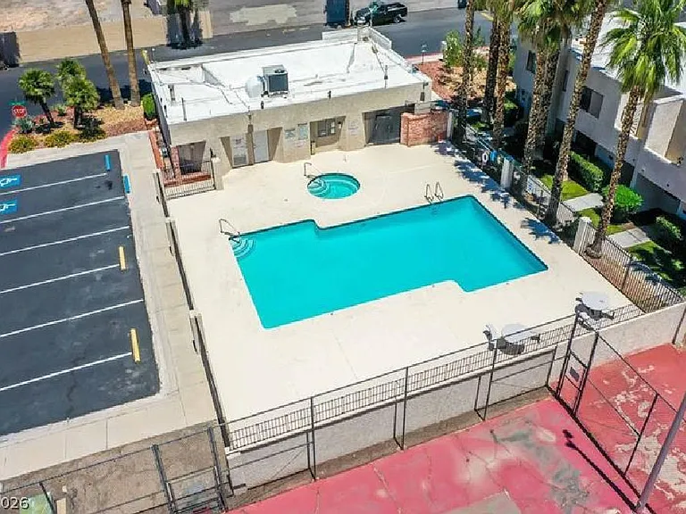 2631 Aracatuba Ave — Photo 22
