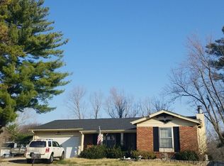 688 Greensleeves Dr, Fenton, MO