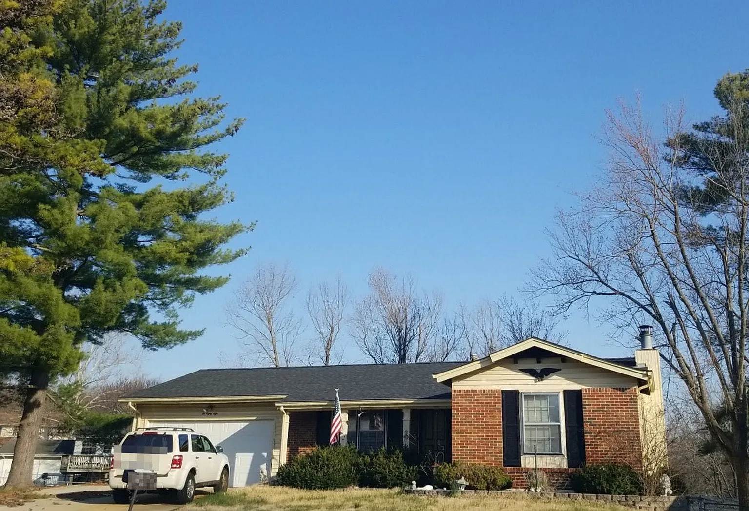 688 Greensleeves Dr photo 1