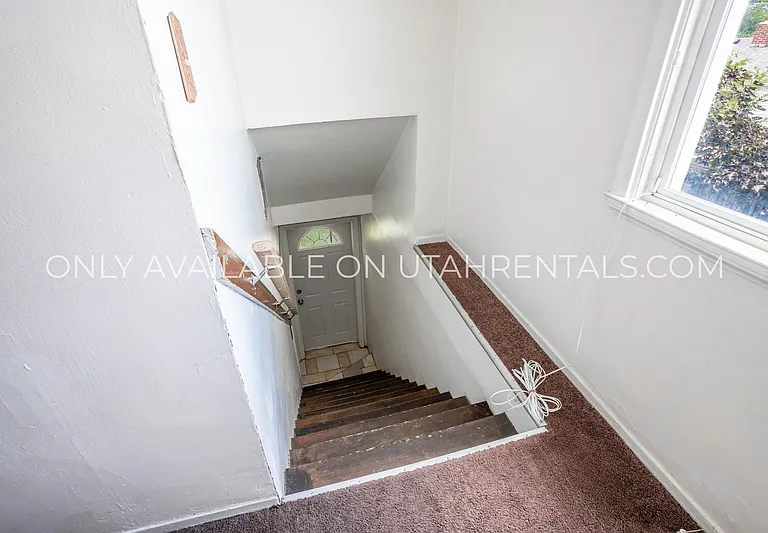 40 E State St #C — Photo 4