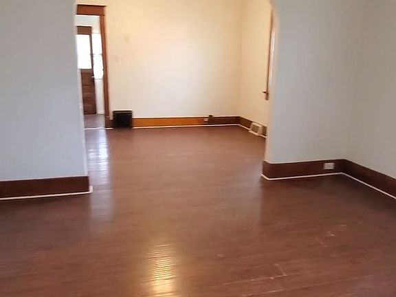 4th image of 309 S Chicago Ave