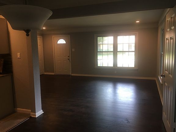 2nd image of 2820 Willow Park St