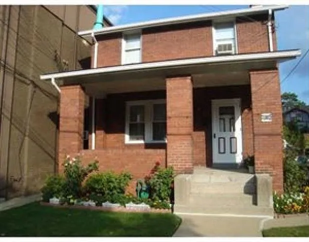 914 Highview St photo 1