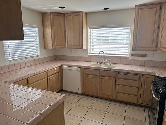 3rd image of 2364 Elden Ave #2