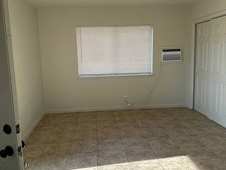 1161 Letts Ave #B — Photo 3