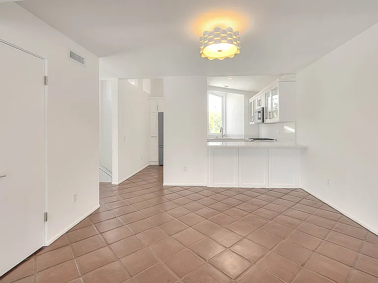 310 Bayview Dr — Photo 18
