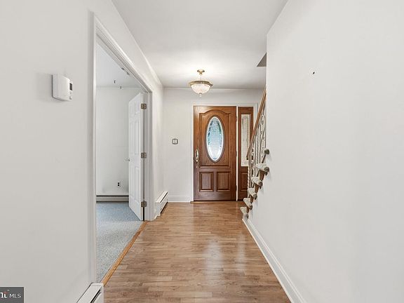 4th image of 214 Brookside Cir