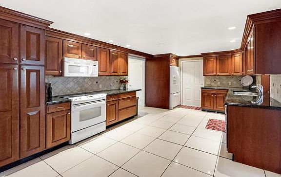 Home For Sale In Lake Park