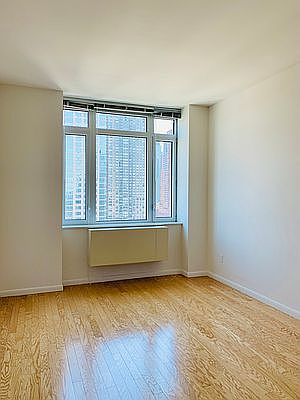 5th image of 229 W 60th St APT 25R
