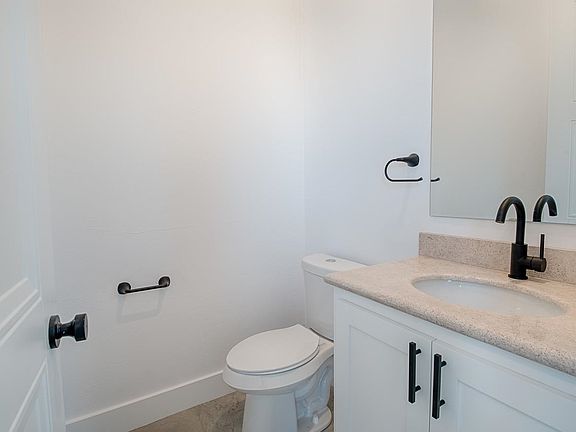 5th image of 107 W Hickory Drive