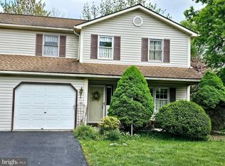 4204 Hill Terrace Dr, Sinking Spring, PA 19608