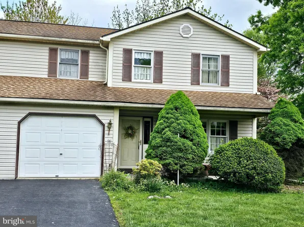 4204 Hill Terrace Dr, Sinking Spring, PA 19608
