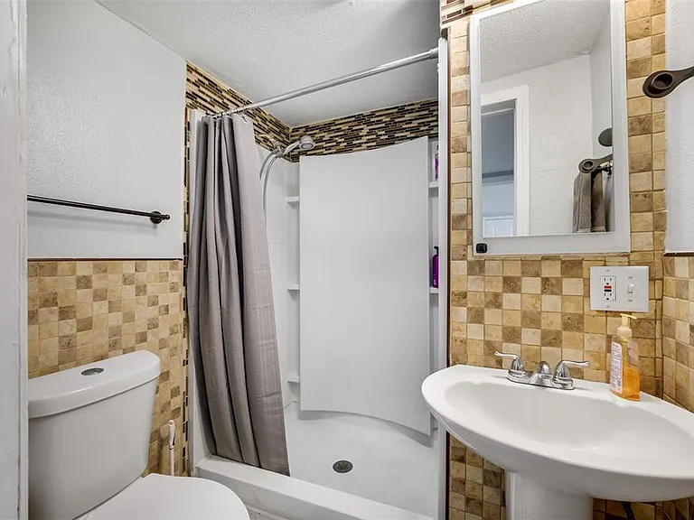 1601 Palm Way — Photo 15