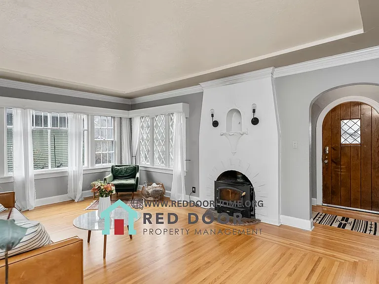 2209 1st Ave S — Photo 2