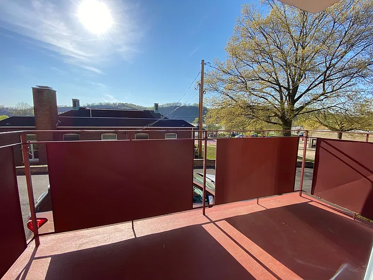 360 Maryland Ave — Photo 21