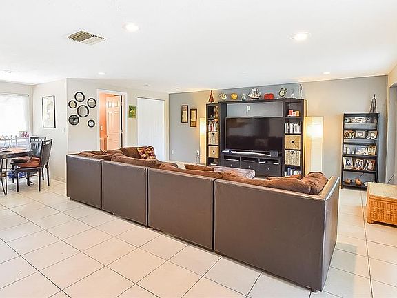 5th image of 2770 Applewood Dr