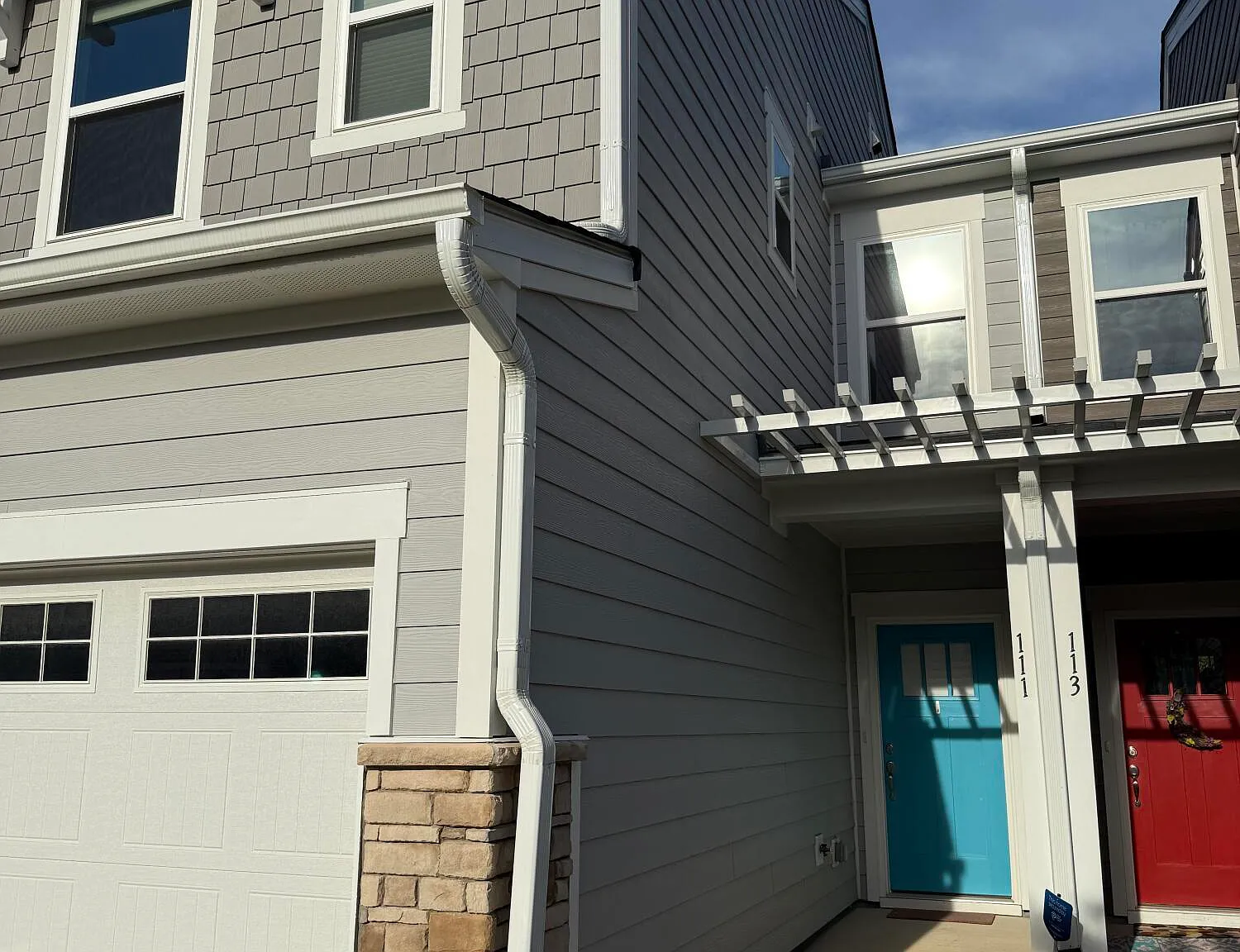 3 bed, 2.5 bath, 1751 sqft, $2,299 — Photo 2