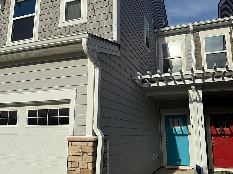 111 Golden Gate Ln — Photo 2