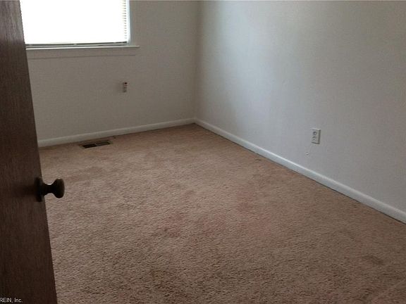 5th image of 8 Northwood Dr