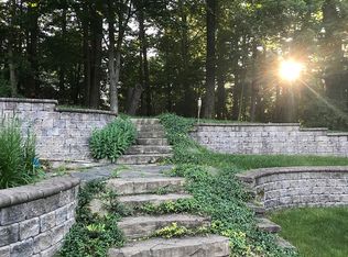 5320 Woodland Hills Cir, Erie, PA