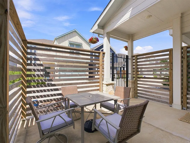 2419 Driftwood Trl — Photo 2