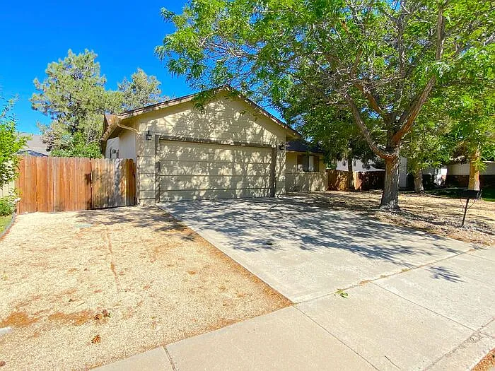 3 bed, 2.0 bath, 1138 sqft, $2,395 — Photo 2