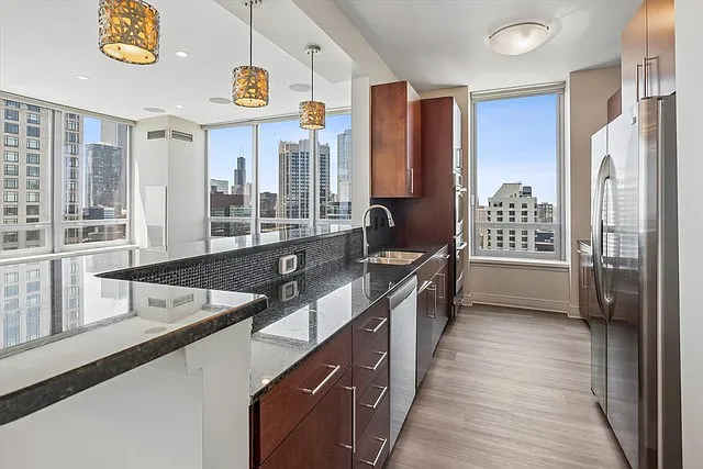 2 bed, 2.5 bath, 1691 sqft, $5,500 — Photo 2