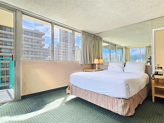 4th image of 444 Kanekapolei St #610