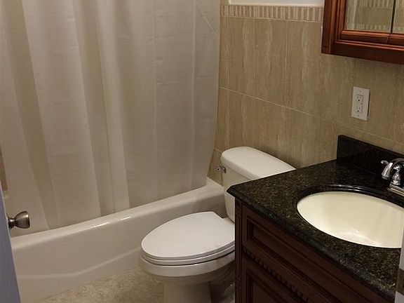 5th image of 39 Wright Ave #1