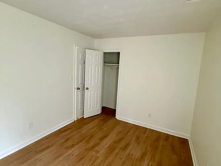655 Post Oak Rd — Photo 8