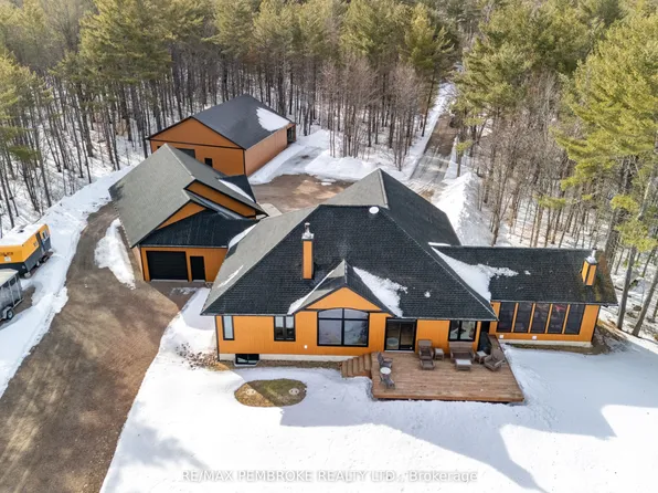 1034 Rantz Rd, Petawawa, ON K8H 2W8