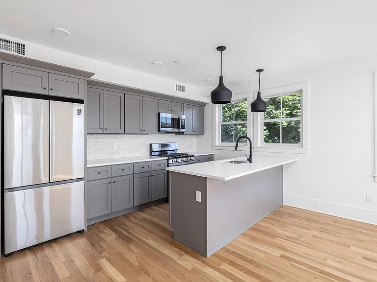291 Governor St #201 — Photo 2