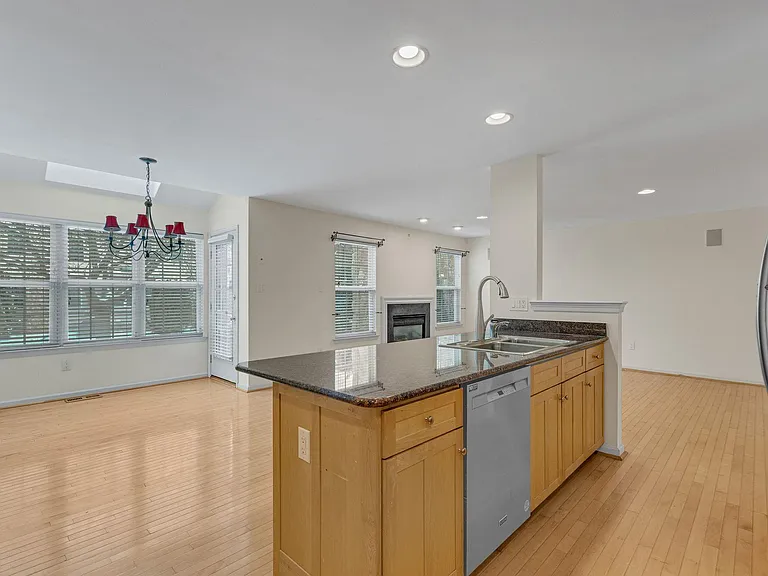 4 Hogan Way — Photo 13