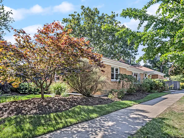 4241 Kirk St, Skokie, IL 60076