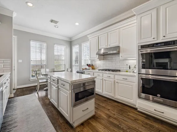 2630 Shady Acres Lndg, Houston, TX 77008