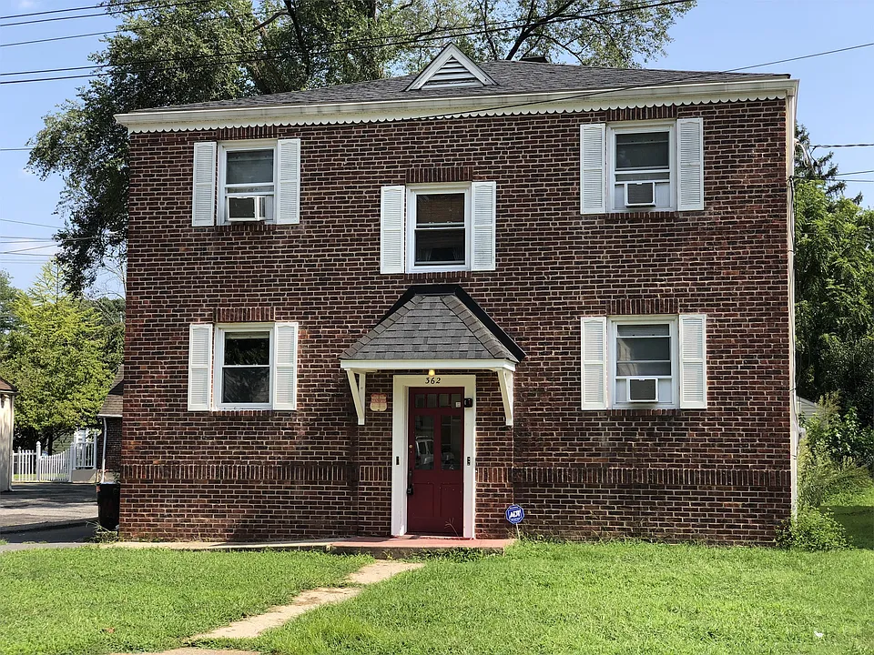 362 Concord Ave #1B