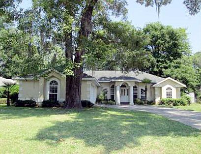 1st image of 1025 SW Charleston Ct