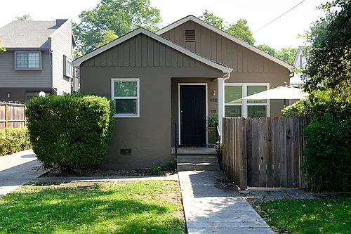 422 E St Photo 1