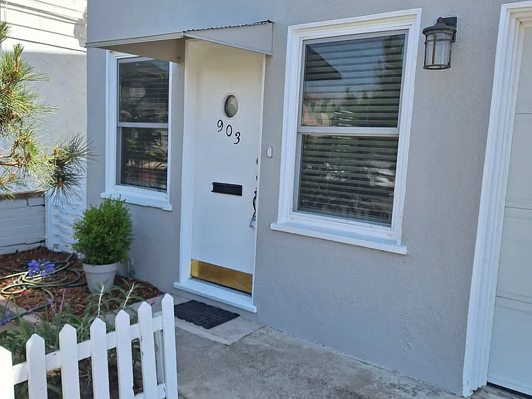 903 W Bay Ave — Photo 2